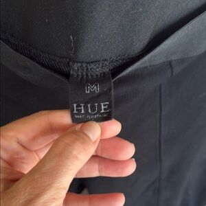 HUE Classic Black Leggings (M)